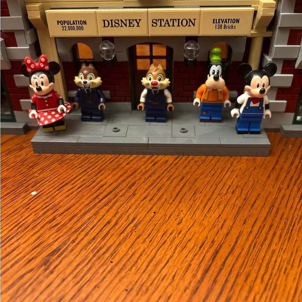 LEGO Disney Train and station Like new